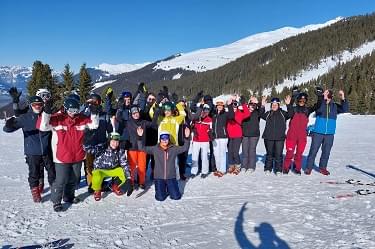 Skifahrt Gruppenbild Titel