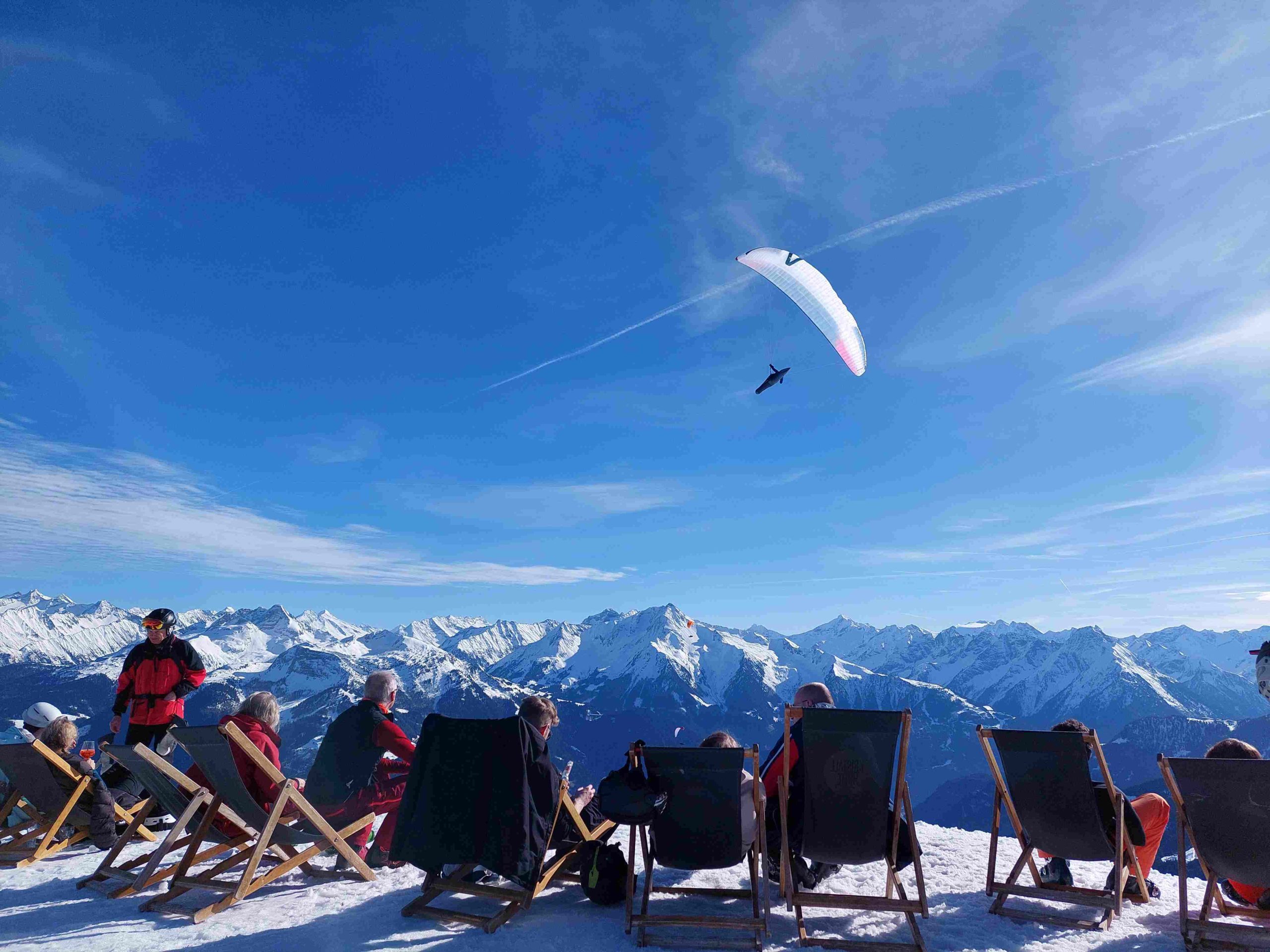 In der Mittagspause im Bergrestaurant tanken alle Energie für die zweite Skirunde am frühen Nachmittag. In der Mittagspause im Bergrestaurant tanken alle Energie für die zweite Skirunde am frühen Nachmittag.